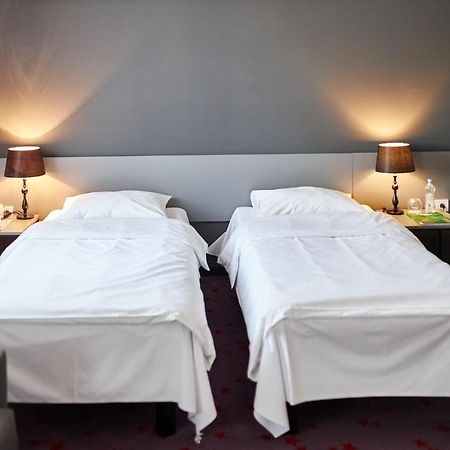 Koszary Arche Hotel Góra Kalwaria Buitenkant foto
