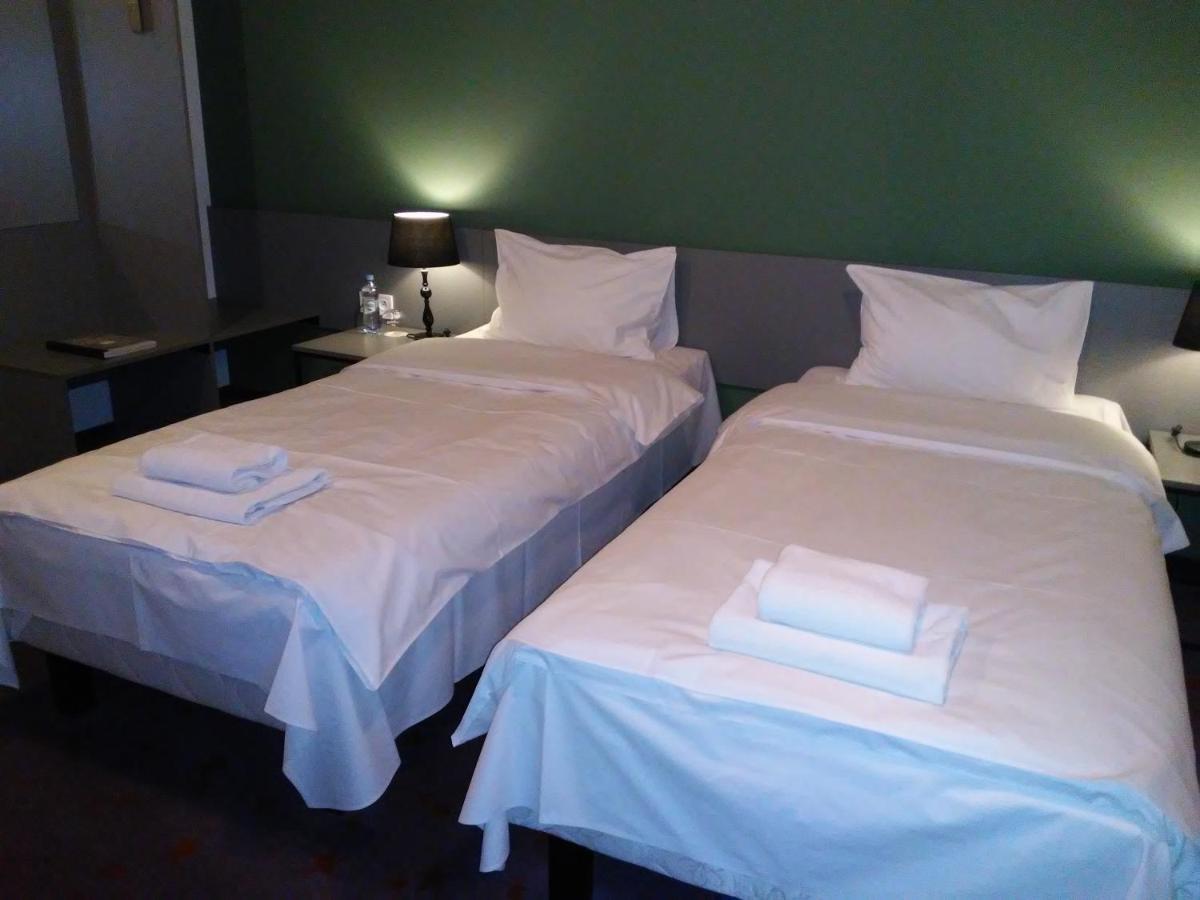Koszary Arche Hotel Góra Kalwaria Buitenkant foto