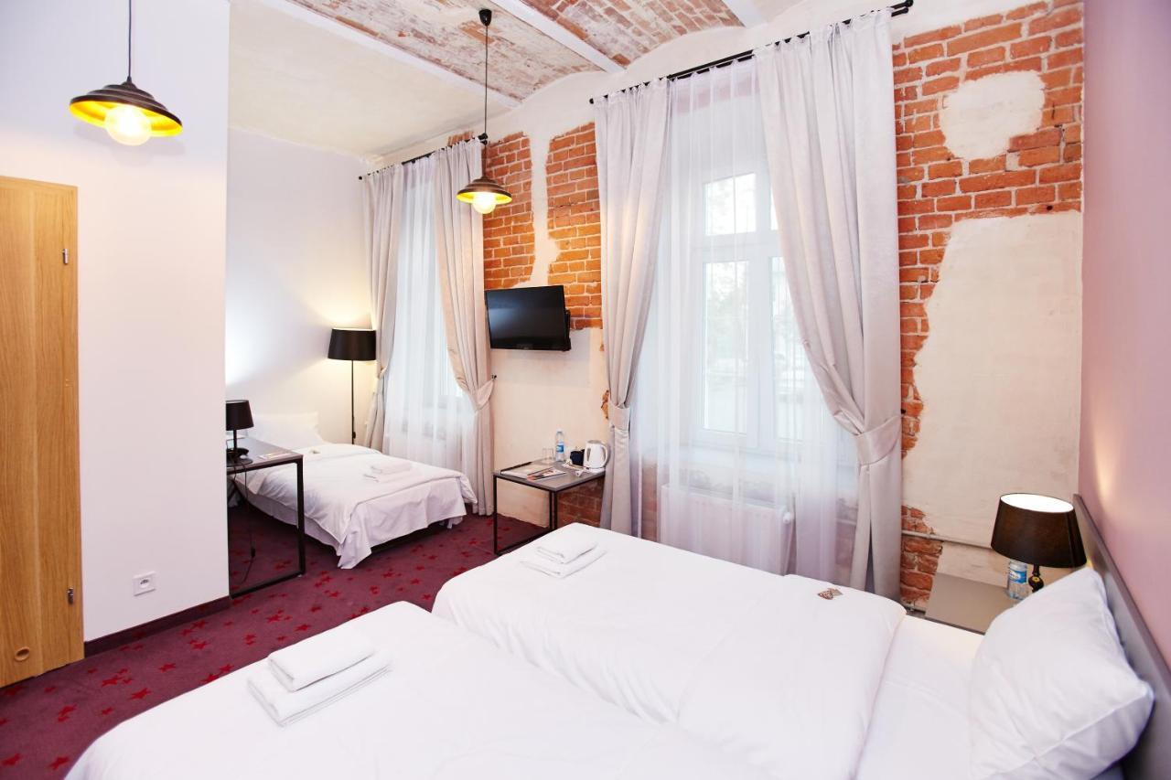 Koszary Arche Hotel Góra Kalwaria Buitenkant foto