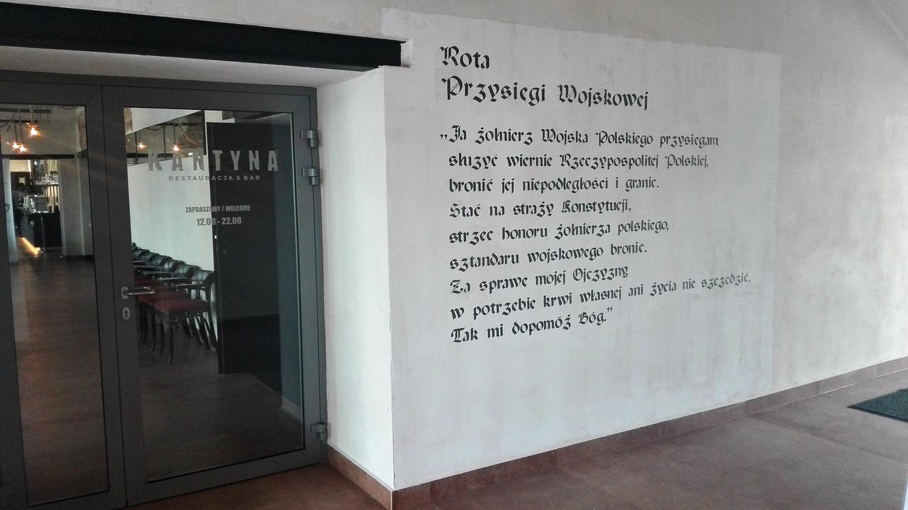 Koszary Arche Hotel Góra Kalwaria Buitenkant foto