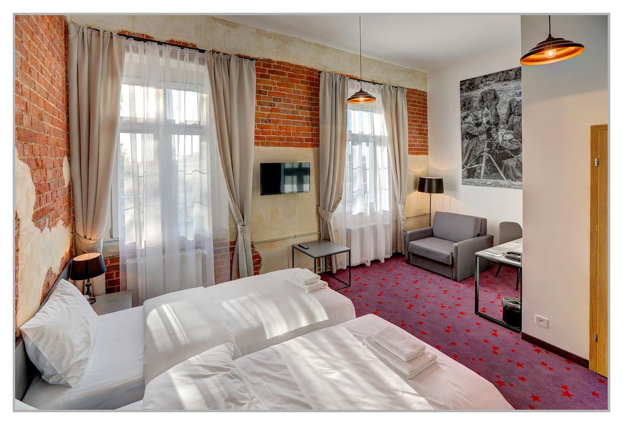 Koszary Arche Hotel Góra Kalwaria Buitenkant foto