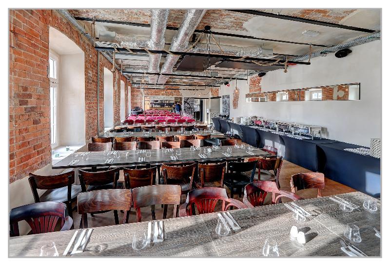 Koszary Arche Hotel Góra Kalwaria Buitenkant foto