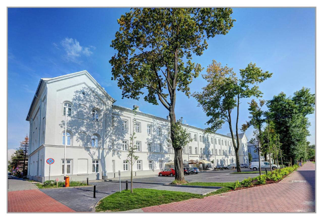 Koszary Arche Hotel Góra Kalwaria Buitenkant foto
