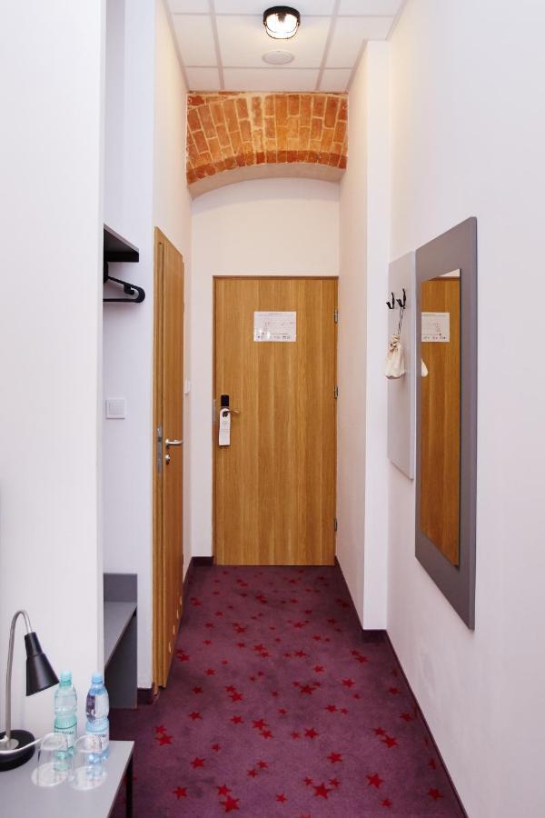 Koszary Arche Hotel Góra Kalwaria Buitenkant foto