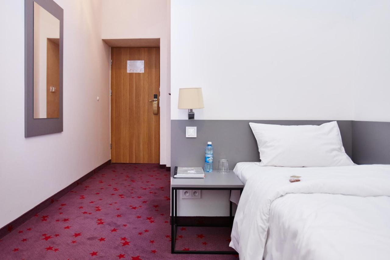 Koszary Arche Hotel Góra Kalwaria Buitenkant foto