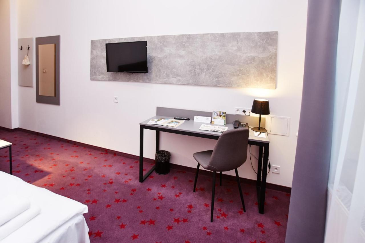 Koszary Arche Hotel Góra Kalwaria Buitenkant foto