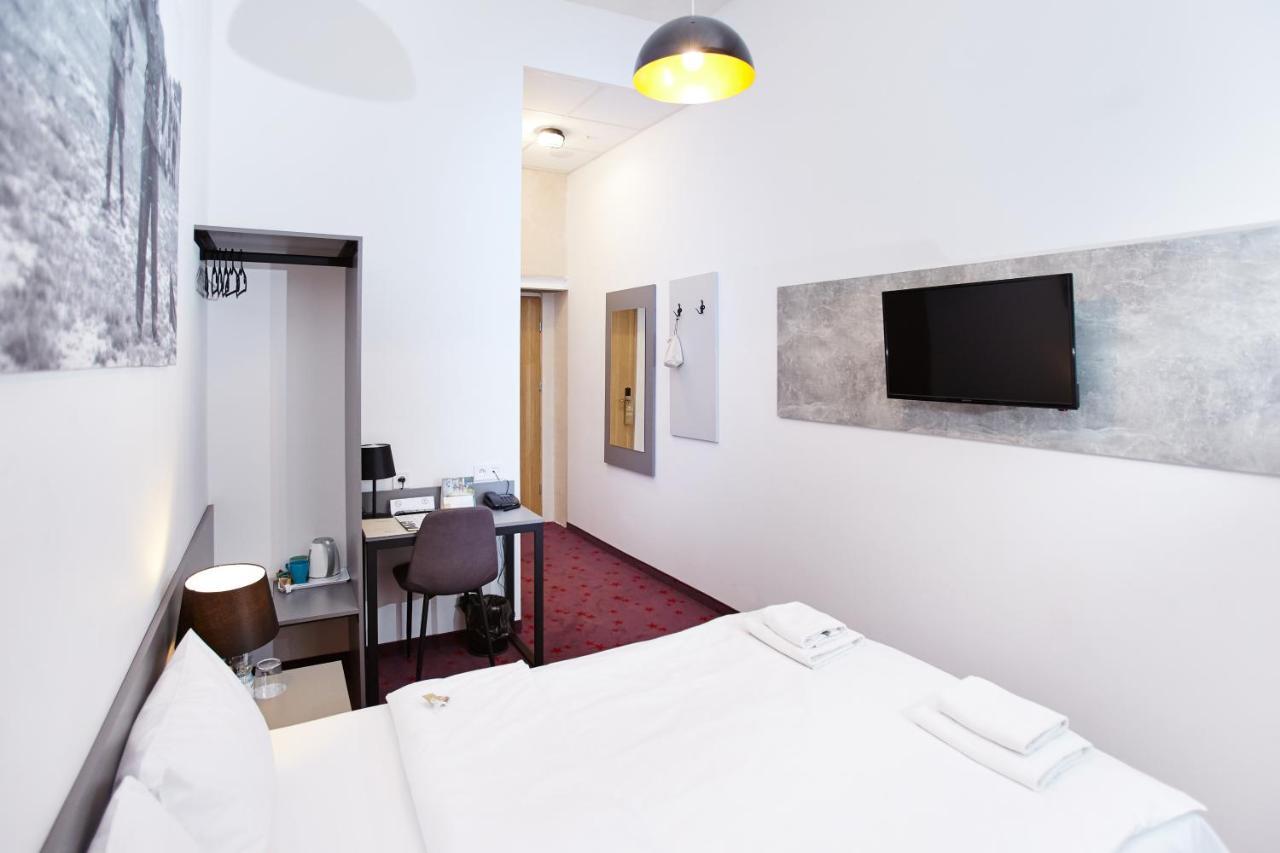 Koszary Arche Hotel Góra Kalwaria Buitenkant foto