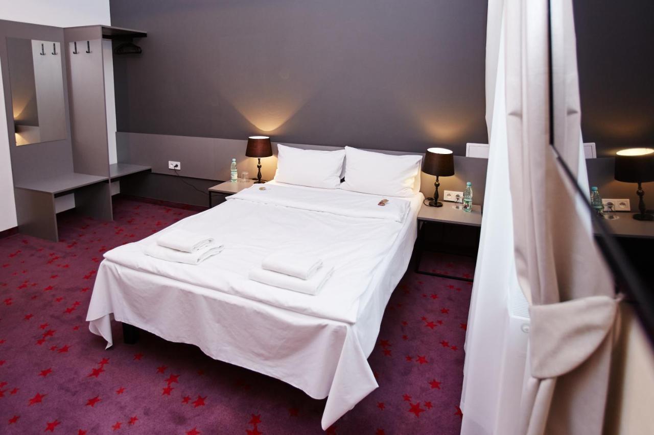 Koszary Arche Hotel Góra Kalwaria Buitenkant foto