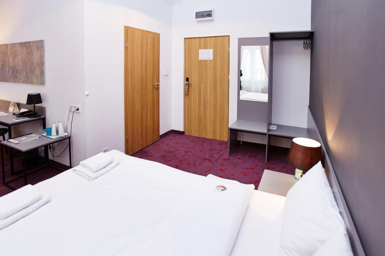 Koszary Arche Hotel Góra Kalwaria Buitenkant foto